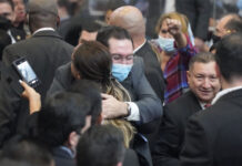 Al ritmo de mariachis recibieron en el Congreso Nacional a Jorge Cálix y diputados disidentes de Libre