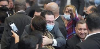 Al ritmo de mariachis recibieron en el Congreso Nacional a Jorge Cálix y diputados disidentes de Libre