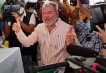 Roberto Contreras vende citas a cinco mil lempiras para tomarse un café con él, y así recaudar fondos para construir un Hospital