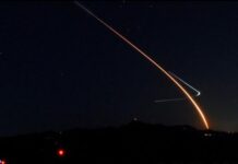 Video capta el dramático reingreso en llamas de satélites Starlink de SpacaeX después de la tormenta geomagnética