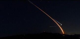 Video capta el dramático reingreso en llamas de satélites Starlink de SpacaeX después de la tormenta geomagnética