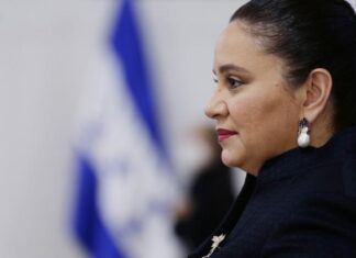 Unos L 60 millones en bienes trasladó Ana García a banco hondureño, denuncia el CNA