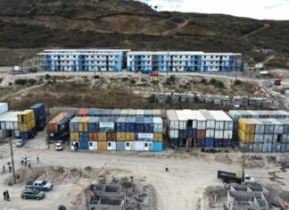 Piden investigar y deducir responsabilidades contra Ebal Díaz y otros exfuncionarios por el fallido proyecto casas contenedores