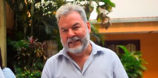 Roberto Contreras califica de «turbas incendiarias» a ex empleados que exigen prestaciones