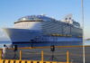 El crucero más grande del mundo llega a la paradisíaca Isla de Roatán, con más de 6.500 personas a bordo