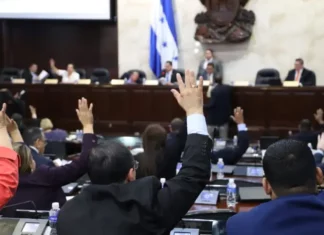 Derogan decretos que dieron acuerdos permanentes a empleados por contrato
