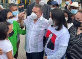 Exministro de la Presidencia Enrique Flores Lanza llega a Honduras