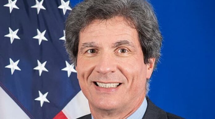 Subsecretario de economía, energía y medioambiente de EE. UU. llega a Honduras