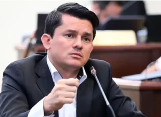 Prosecretario del CN presenta iniciativa para derogar decreto con el que se concedieron plazas a empleados por contrato