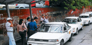 Puntos de taxis en la capital pagan unos 13 millones de lempiras en extorsión, según denuncia el presidente de Ataxish