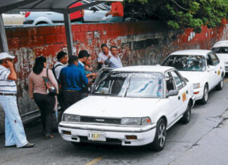 Puntos de taxis en la capital pagan unos 13 millones de lempiras en extorsión, según denuncia el presidente de Ataxish