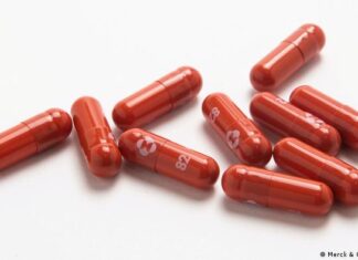 La OMS da luz verde al molnupiravir, primer tratamiento oral contra la COVID-19