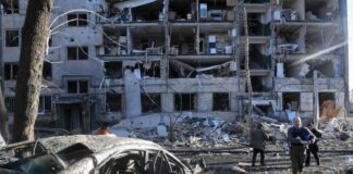 Seis muertos en bombardeo ruso en Járkiv cerca de puesto de ayuda humanitaria