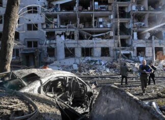 Seis muertos en bombardeo ruso en Járkiv cerca de puesto de ayuda humanitaria