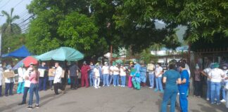Médicos en servicio social de Tegucigalpa y SPS siguen en paro