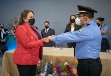 Acompañar y apoyar la institución promete presidenta Xiomara Castro, al recibir bastón de mando de la Policía Nacional