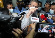 No hay dinero para pagar salarios y asignar más plazas a médicos y enfermeras, reitera ministro de Salud