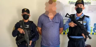 Agentes fronterizos detienen a dos sujetos por transportar de manera ilegal a 20 extranjeros en El Paraíso