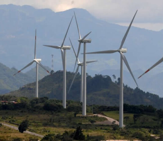 Experto sugiere impulsar la energía renovable en Honduras, ante el aumento de precios en los combustibles