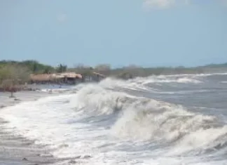 Alerta Verde en municipios aledaños al Golfo de Fonseca por oleaje alto