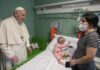 El papa visitó a los niños ucranianos hospitalizados en el Bambino Gésu