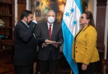 Líderes comunitarios rechazan el nombramiento de Roberto Quesada, por «misógino, racista y antinmigrante»