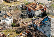 Un tornado deja dos muertos, heridos y casas derrumbadas en Florida