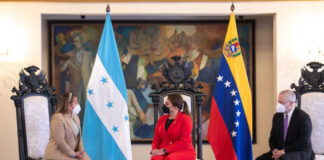 Presidenta hondureña recibe cartas credenciales de cuatro nuevos embajadores