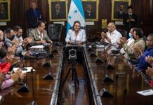 Gobierno de Honduras firma acuerdo con el sector transporte