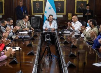 Gobierno de Honduras firma acuerdo con el sector transporte