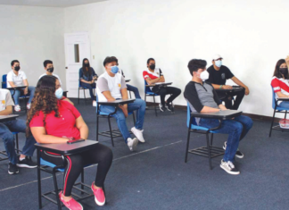 Centros educativos privados retornarán a clases presenciales en mayo, ante el temor a un rebrote de Covid-19