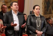 Ana García dice que el expresidente Hernández, ha pasado leyendo libros incluida la Biblia, después de ser capturado