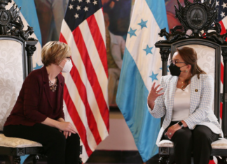 Embajadora de EE. UU. aborda temas de economía y crisis energética con la presidenta Xiomara Castro