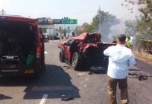 Rastra impacta contra varios vehículos y toma fuego en el peaje de Santa Cruz de Yojoa