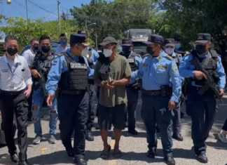 La Policía Nacional hondureña entrega a autoridades salvadoreñas un pandillero de la Mara 18