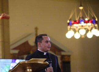 Católicos celebran hoy la noche de todas las noches «la Vigilia Pascual»