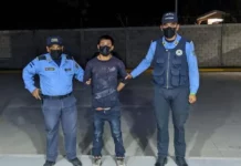 Detienen a hondureño en momento en que amenazaba a feligreses con una escopeta