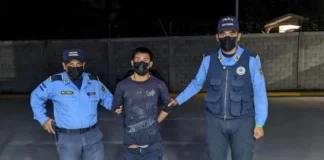Detienen a hondureño en momento en que amenazaba a feligreses con una escopeta