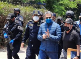 Cientos de hondureños celebran extradición de expresidente Hernández a EE. UU.