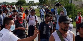 Autoridades desintegran nueva caravana migrante en el sureste de México