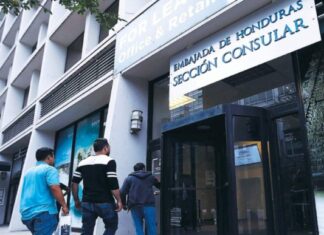 Identifican una red de corrupción que cobra hasta 200 dólares por citas consulares