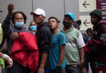 Fiscalía halla a 386 migrantes de 13 países en el estado mexicano de Puebla