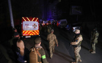 Dos misiles impactan en Kiev, uno de ellos en un edificio residencial