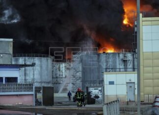 Rusia destruye dos refinerías ucranianas en menos de 24 horas