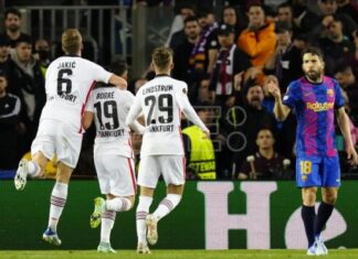 El Eintracht vence 2-3 al Barcelona en el Camp Nou y lo elimina de la Liga de Europa