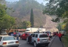 Importadores de vehículos usados se toman varias carreteras a nivel Nacional