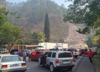 Importadores de vehículos usados se toman varias carreteras a nivel Nacional