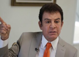 Salvador Nasralla dice que se siente frustrado ante el pueblo como designado