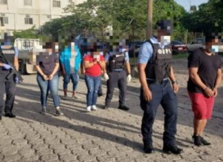 Honduras detiene a 14 migrantes de Cuba y a presunto traficante de personas