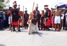 Iglesia Católica realiza el Santo Via crucis en todo el país